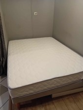 lit 140x190 avec sommier et matelas très bon état