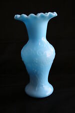 Vase bleu en opaline de foire