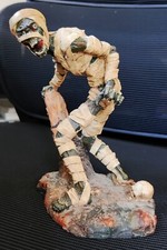 Figurine momie 21 cm - 1998 signée.