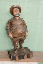 sculpture sur bois bonhomme ventru en bois peint. **