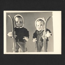 Deux poupées ski montagne