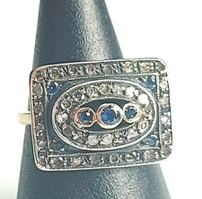 Bague Vintage En Style Ancien Avec Saphirs Et Rosettes De Diamant En Or 12K