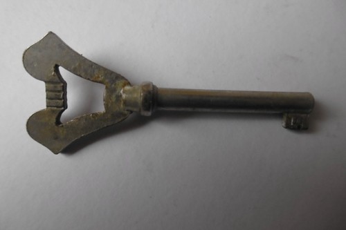 Clé clef ancienne creuse - clé,