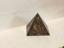 Pyramide Égyptienne Presse Papier Vintage. Scènes Pharaoniques ésotériques. 
