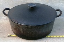 Grande cocotte ronde en fonte noire André COUSANCES AC diamètre 31cm