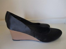 Chaussures noires à talon  compensé Marque Lauréana T.40- Neuves*