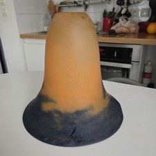 Un Globe En Pâte De Verre Signé DEGUE 