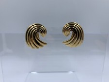 PAIRE DE BOUCLES D OREILLES PIERRE LANG DORE FORME COQUILLAGE 19 GRAMMES W62