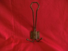1 patére en fer,porte manteaux
