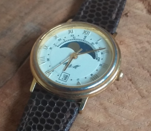 Montre style de - m, :