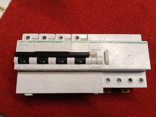 DISJONCTEUR SCHNEIDER ELECTRIC