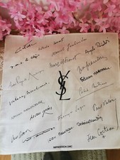 Foulard Carré Yves Saint