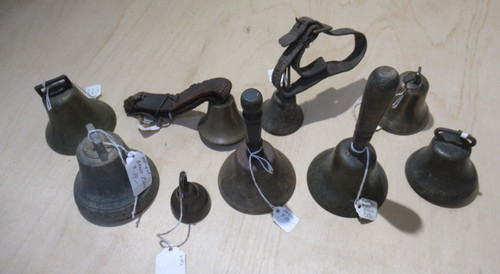 Lot cloches de - de, 9