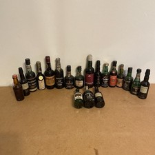 LOT DE 19 MIGNONETTES DE PORTO ANCIENNE, PRINCIPALEMENT PLEINES