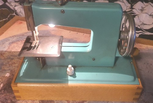 Ancienne machine coudre - ancienne,