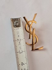 Broche Pin's Yves Saint Laurent Initiales YSL parfum  3,1 cm