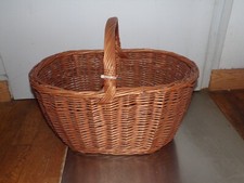 Grand panier en osier ( 50 cm long 34 large 40 haut avec la hanse )