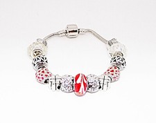 Cadeau Noël -Bracelet avec des charms argentés et rouges - Neuf jamais porté