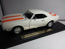 ROAD LEGENDS 1/18 CHEVROLET CAMARO Z28 1967 BLANCHE A BANDES ORANGES EN BOITE B2