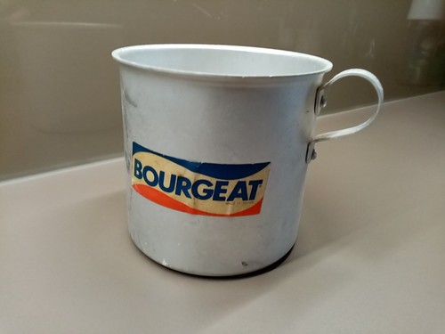 Ancienne tasse aluminium - , en