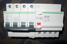 DISJONCTEUR DIFFERENTIEL TETRA