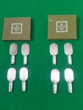 CHRISTOFLE 8 Porte couteaux modèle strié de 1954. Métal argenté Ménagère