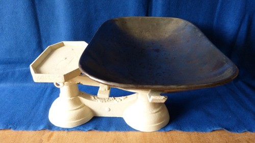 Ancienne balance fonte - , de