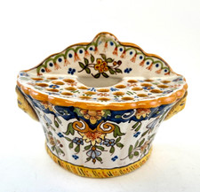 Bouquetière d’applique en faïence Desvres – Décor floral & anses de lion – XIXe