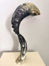 Grandes cornes sculptées visage design africain tribal 40 cm