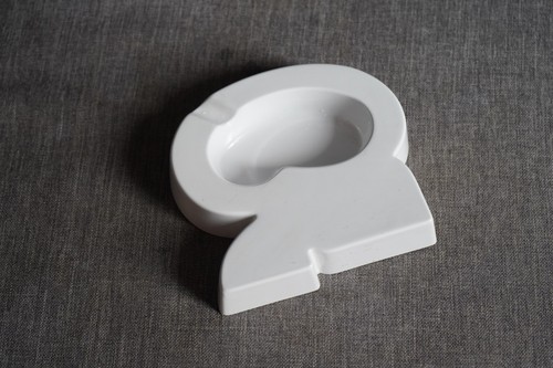 Cendrier plastique moulé - cendrier,