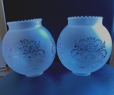 2 GLOBES  BOULES EN VERRE