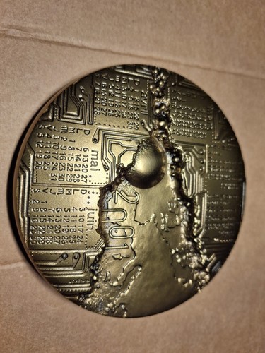 2001 médaille presse papiers - 2001,