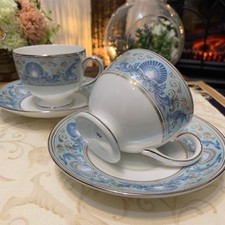 Rare paire de soucoupes