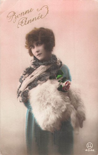 Bonne annee femme elegante - cp,