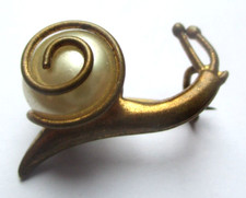 Ancienne broche escargot couleur or perle nacre superbe unique bijou vintage 632
