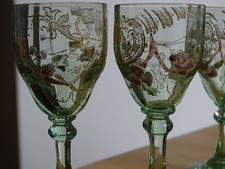 4 ANCIENS VERRES A LIQUEUR