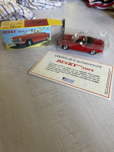 Dinky toys peugeot 204 - dinky,