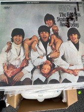 33 tours des Beatles yesterday and today en très bon état, 1ere pochette 