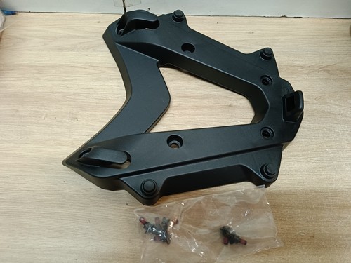 Une platine top case moto - platine,