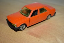 1/43 norev ancien peugeot 305 berline orange