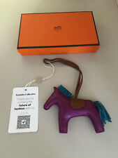 Bijou de sac Hermès modèle rodéo MM violet + boite