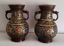 PAIRE DE VASES JAPONAIS EN BRONZE CLOISONNE ESTAMPILLES DECOR FLORAL POLYCHROME