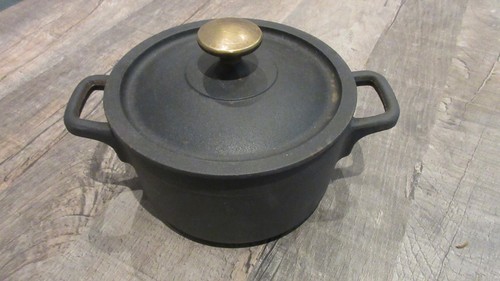 Petite cocotte staub noire - petite, en