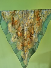 TRÈS Beau Foulard  en soie signé VALENTINO  / Scarf  / tons pastels 85 x 85 cm