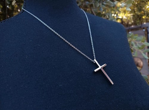 Collier avec pendentif croix