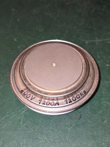 Thyristor haute fréquence