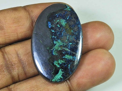 Cabochon ovale shattuckite