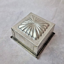 Ancien Moule à Glace, à Gâteaux en Fer Blanc – Forme Carrée