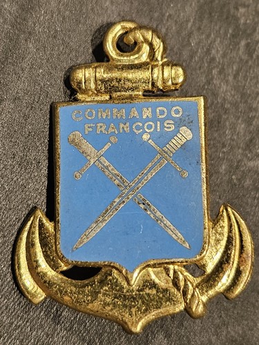 Insigne pucelle militaire - insigne,