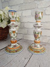 2x Bougeoirs anciens en en faïence Delft décor floral polychrome signés Pays-Bas